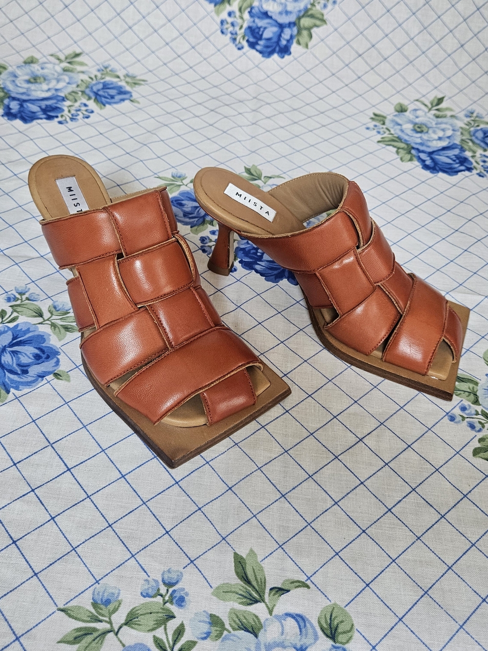 MIISTA Women's Tan Leather Woven Slide Sandals - Picture 6 of 10